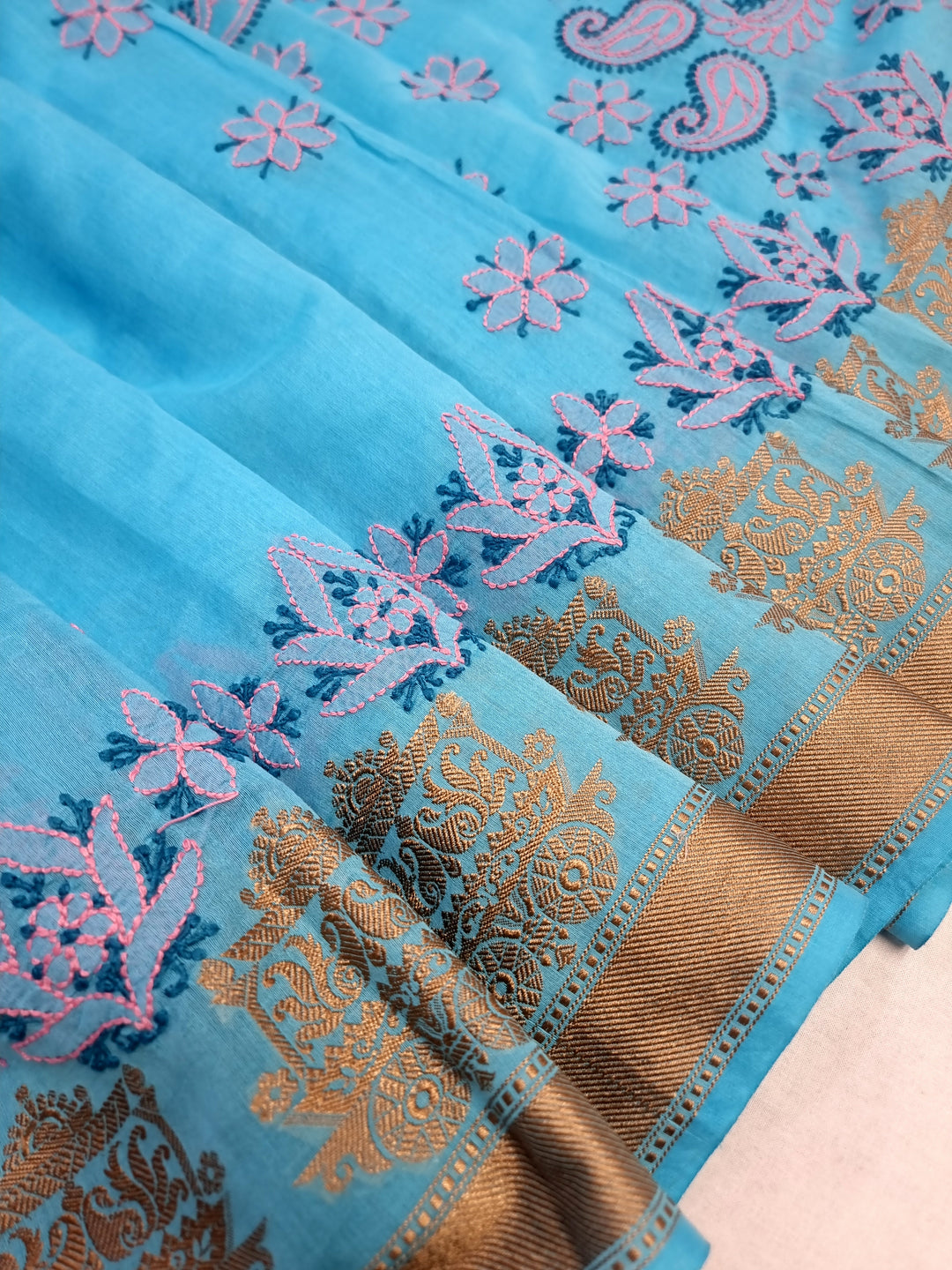 Hand Embroidered Chikankari Banarasi Silk Saree with Intricate Border & Palla Pattern – Includes  Blouse | Paridhan Chikan