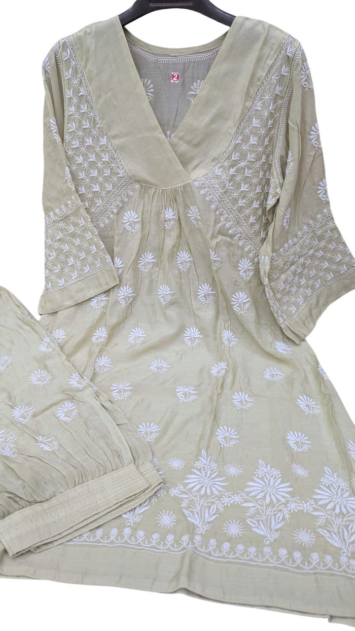 Luxe-Pure muslin luxurious kurti afgani pants set with *2 taar chikankari work*